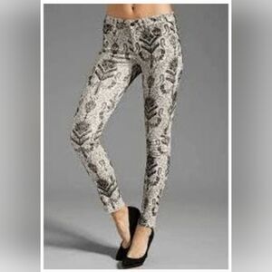 86. Joe’s Jeans | The Skinny – Baroque Flocking – White & Black – Size 29